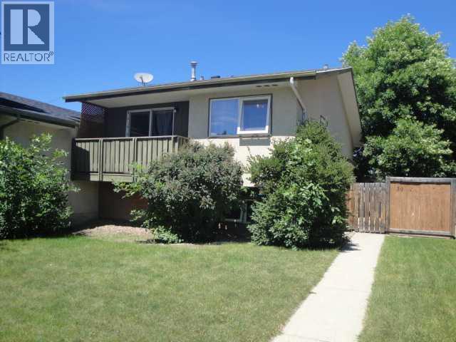 39 Meadowlark Boulevard N Property Photo 1