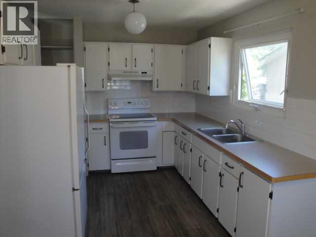 39 Meadowlark Boulevard N Property Photo 4
