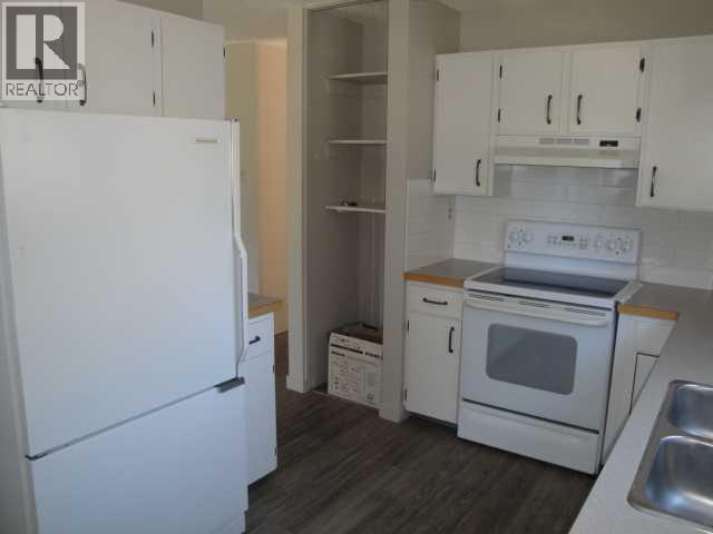 39 Meadowlark Boulevard N Property Photo 5