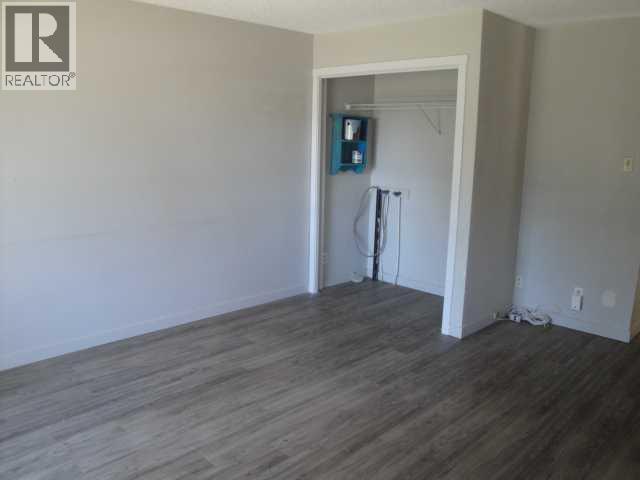 39 Meadowlark Boulevard N Property Photo 8