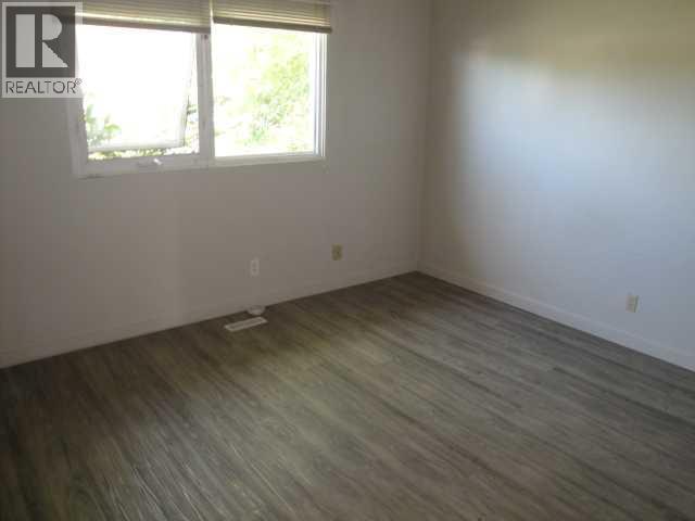 39 Meadowlark Boulevard N Property Photo 9