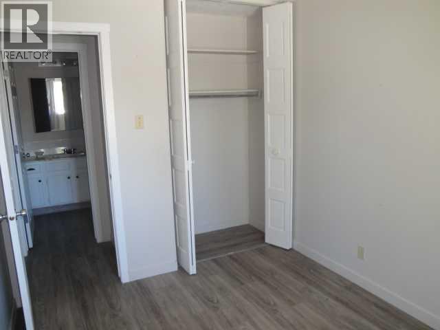 39 Meadowlark Boulevard N Property Photo 12