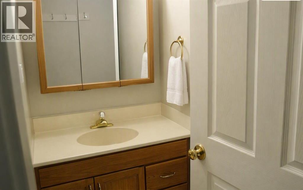 39 Meadowlark Boulevard N Property Photo 24