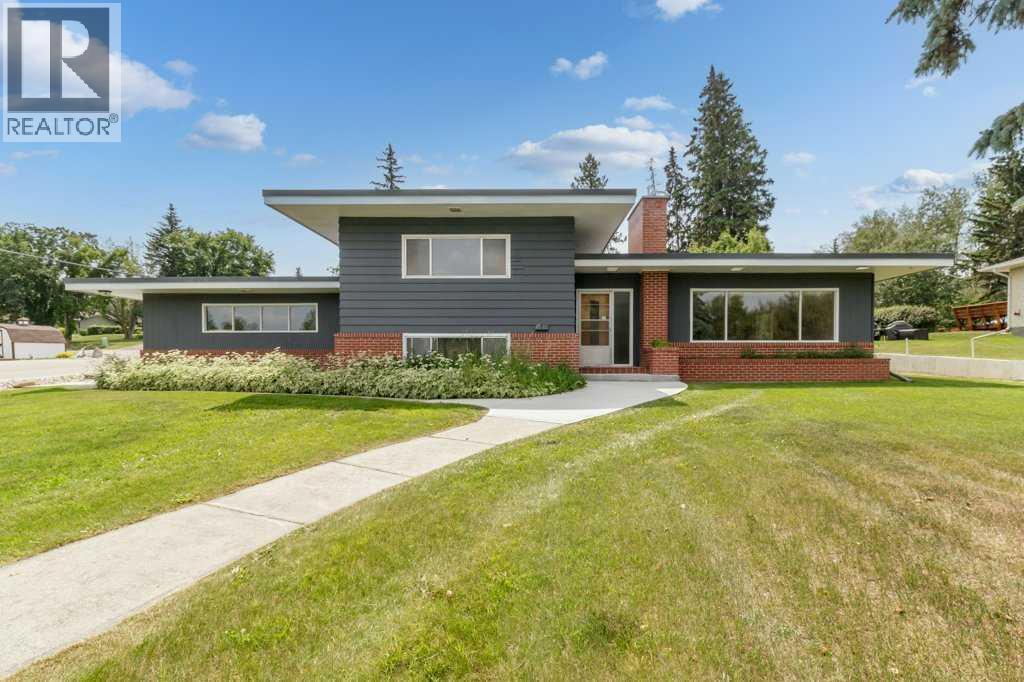 5307 48 Avenue Property Photo 1