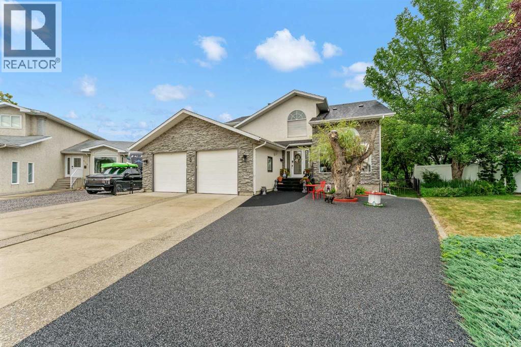 612 Sangster Crescent SW