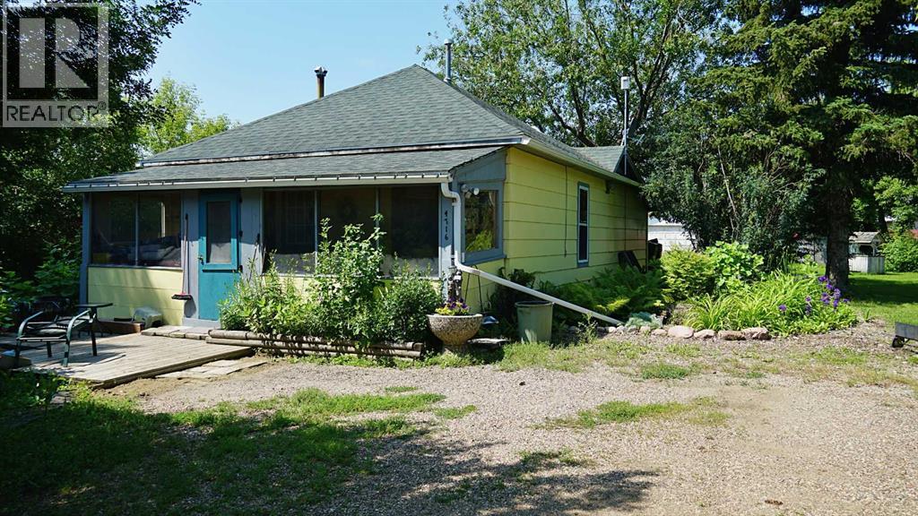 4716 49 Street Property Photo 1