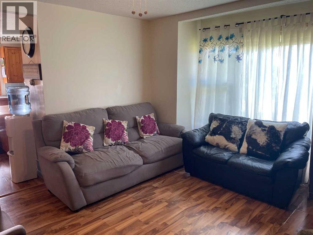 10705 111 Street Property Photo 7