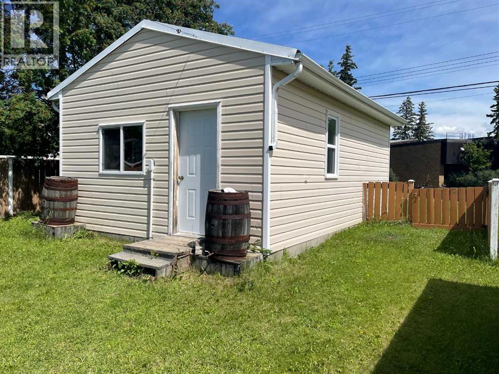 10705 111 Street Property Photo 16