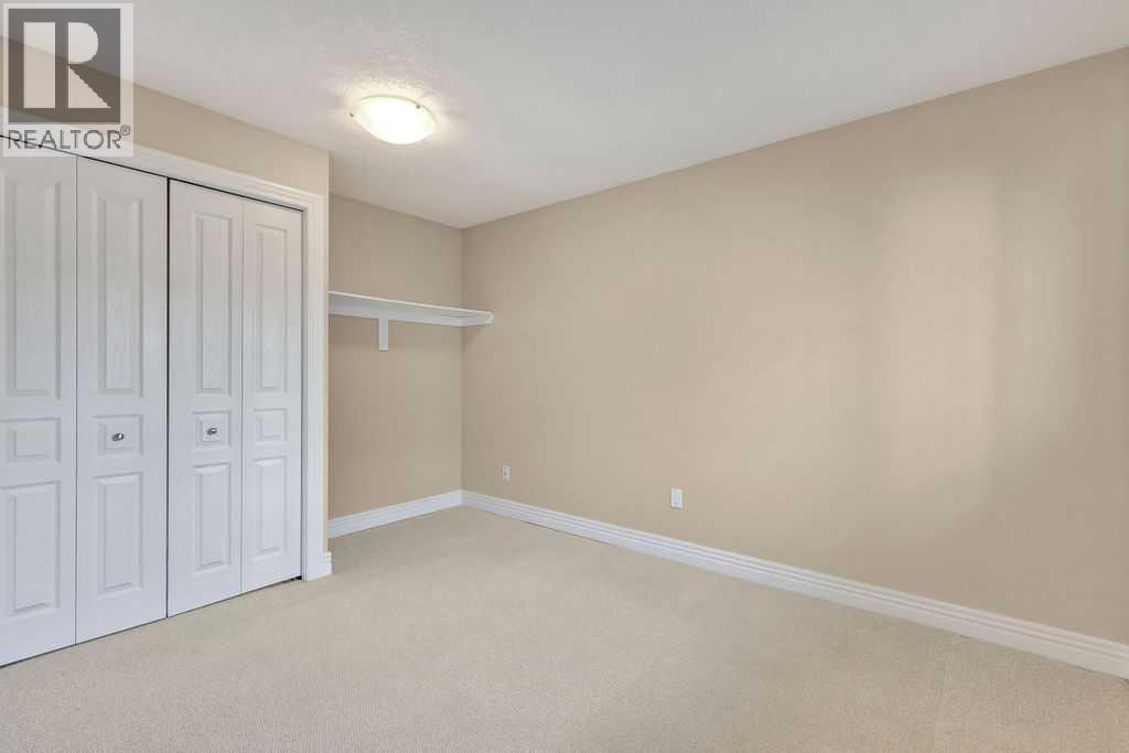 66 Glamis Green Southwest Property Photo 4