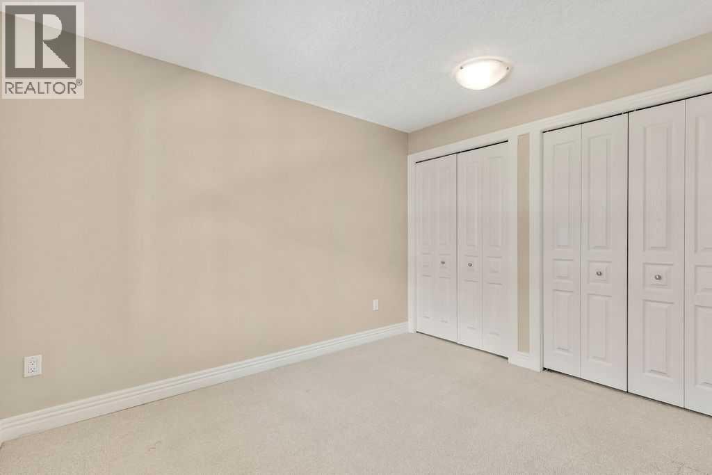 66 Glamis Green Southwest Property Photo 7