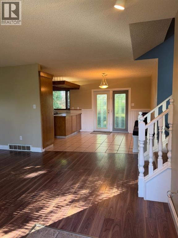 106 Ojibwa Place W Property Photo 5