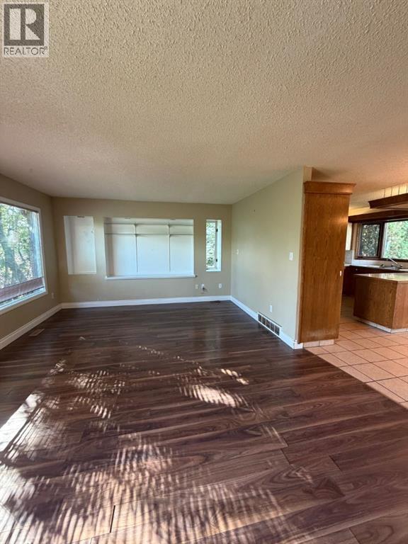 106 Ojibwa Place W Property Photo 6