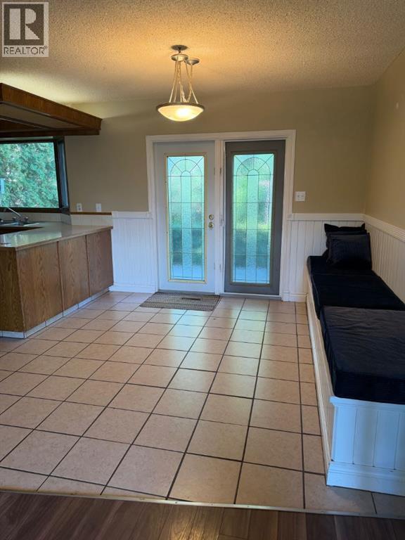 106 Ojibwa Place W Property Photo 7