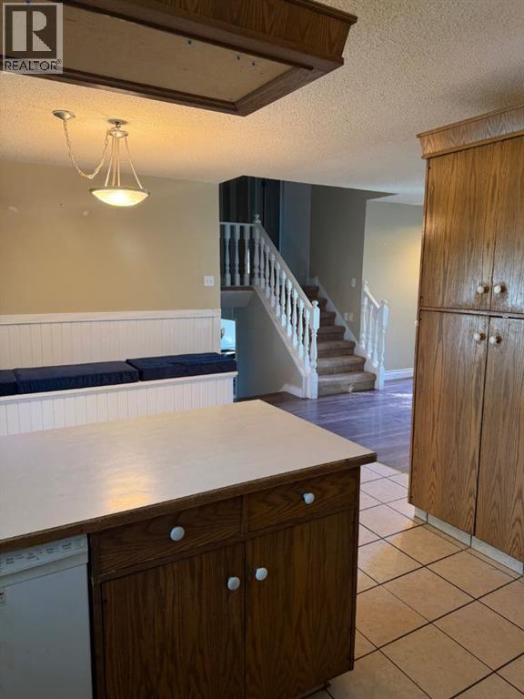 106 Ojibwa Place W Property Photo 9