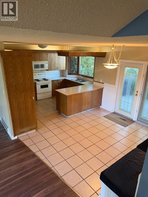 106 Ojibwa Place W Property Photo 17