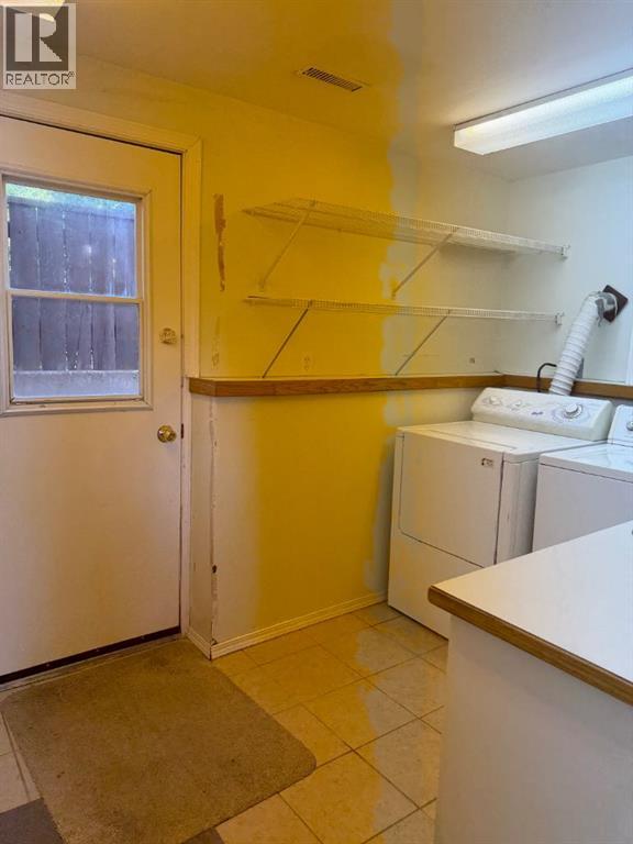 106 Ojibwa Place W Property Photo 18