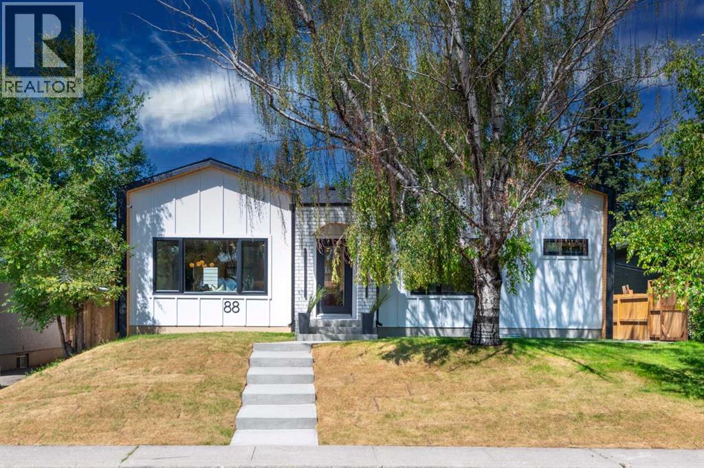 88 Cheyenne Crescent Nw Property Photo 2
