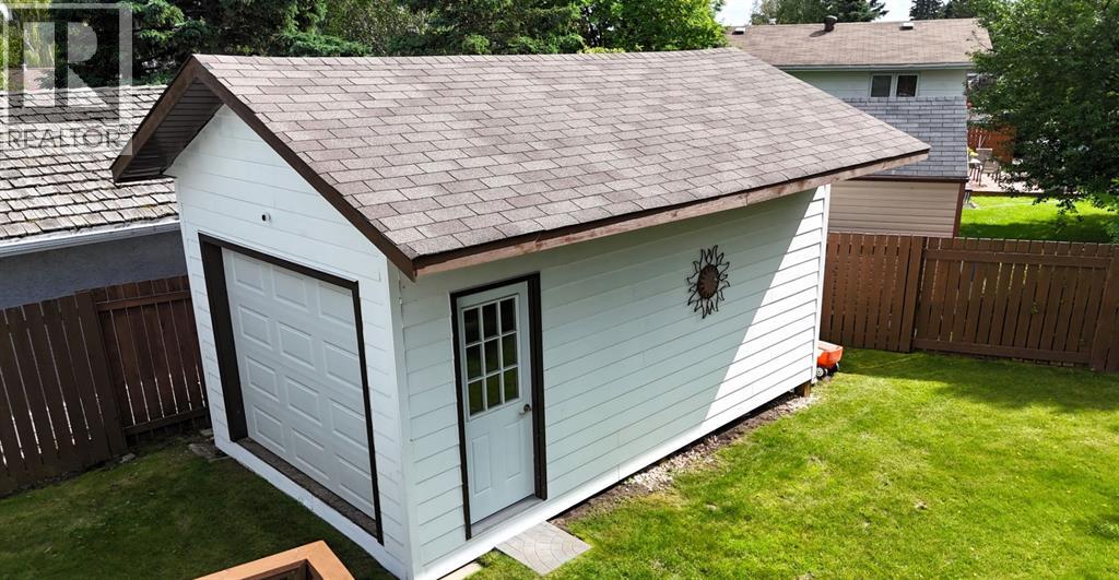 5245 16 Avenue Property Photo 9