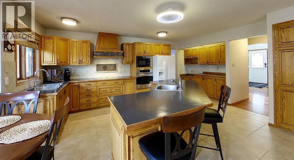 5245 16 Avenue Property Photo 16