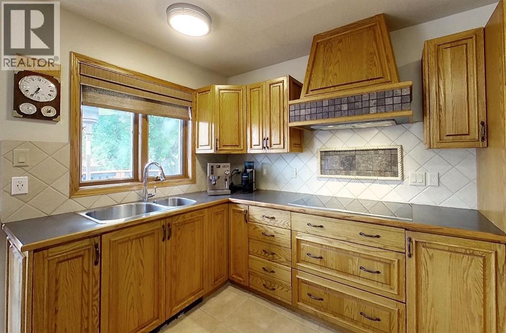 5245 16 Avenue Property Photo 18