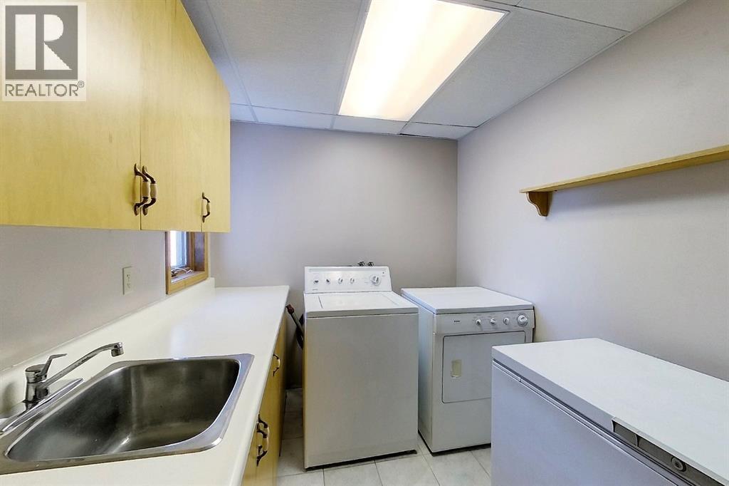 5245 16 Avenue Property Photo 33