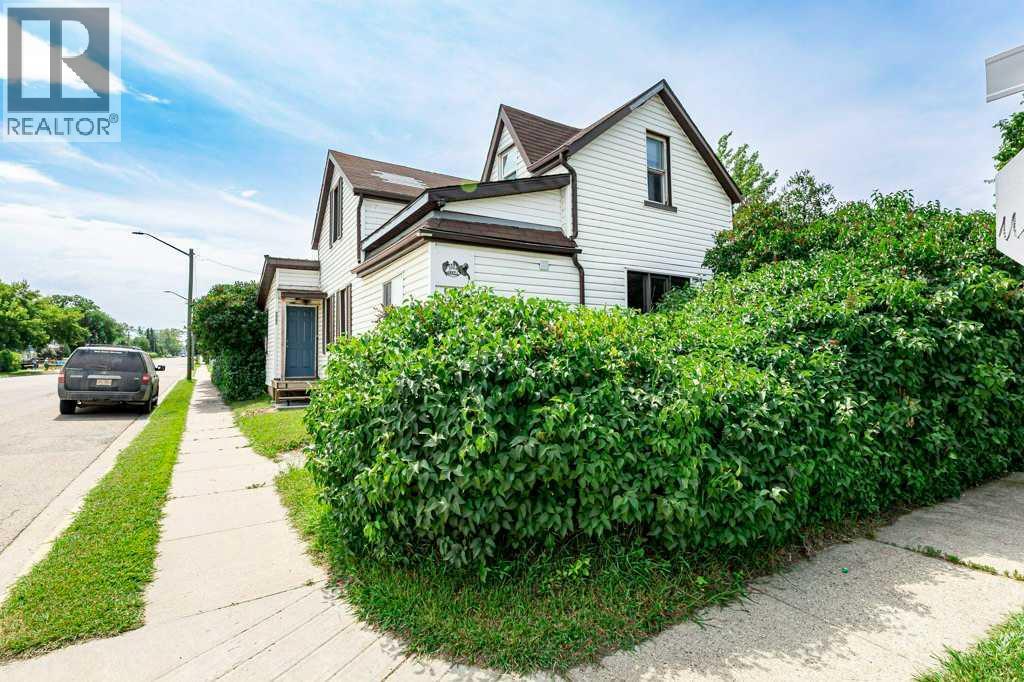 5003 48 Street Property Photo 3