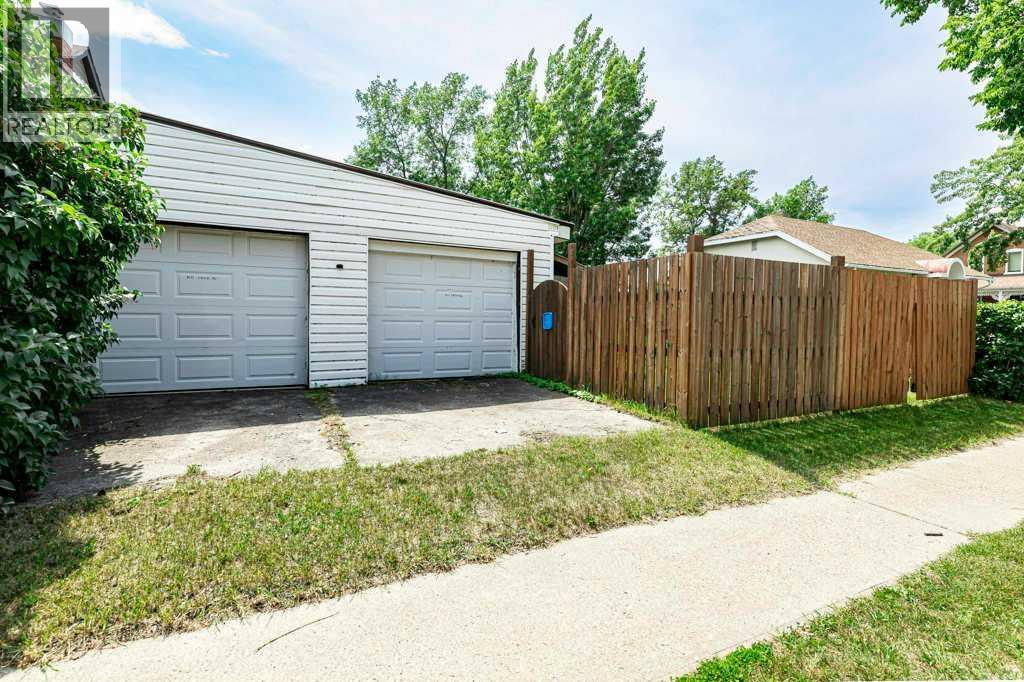 5003 48 Street Property Photo 4