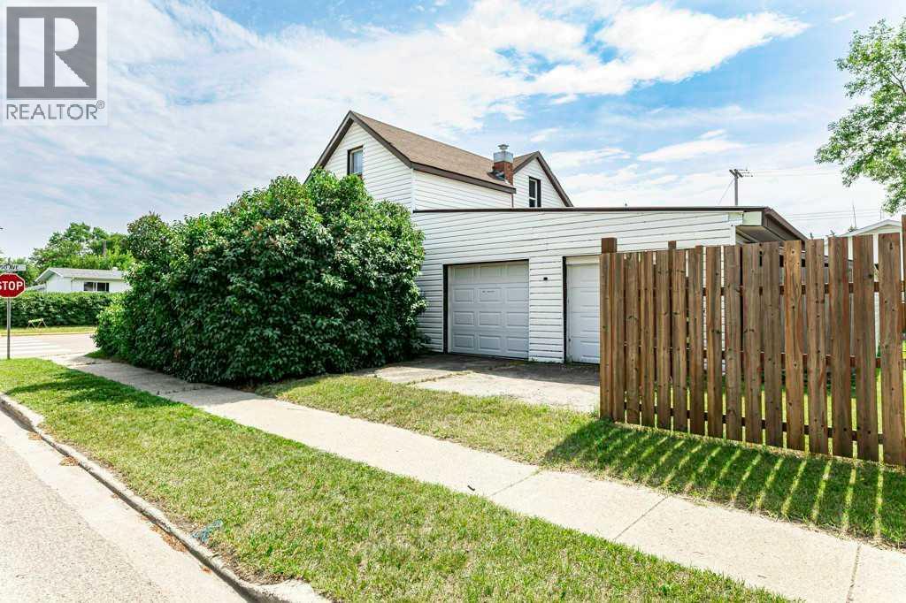 5003 48 Street Property Photo 6
