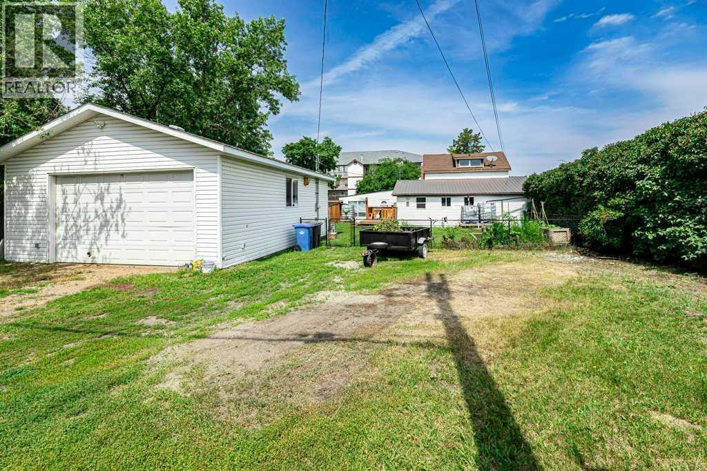 5003 48 Street Property Photo 8
