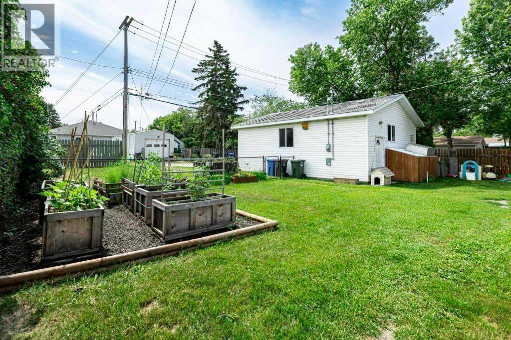 5003 48 Street Property Photo 11