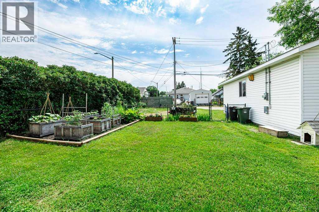 5003 48 Street Property Photo 12