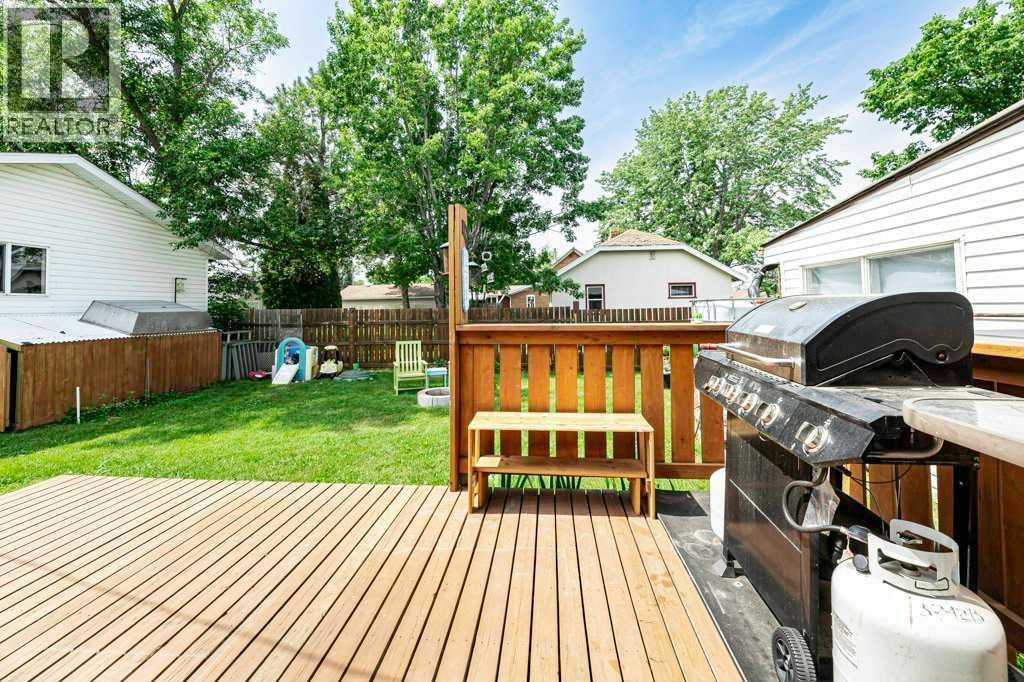 5003 48 Street Property Photo 17