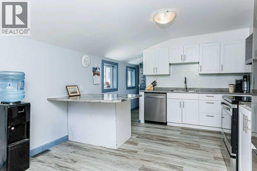 5003 48 Street Property Photo 19