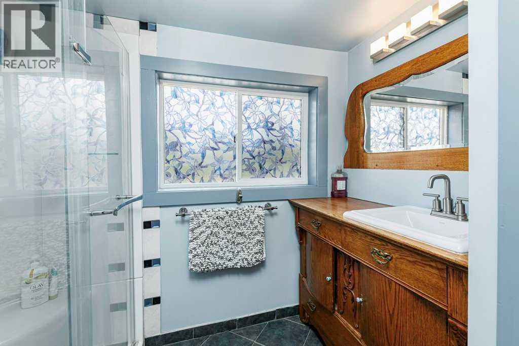 5003 48 Street Property Photo 32