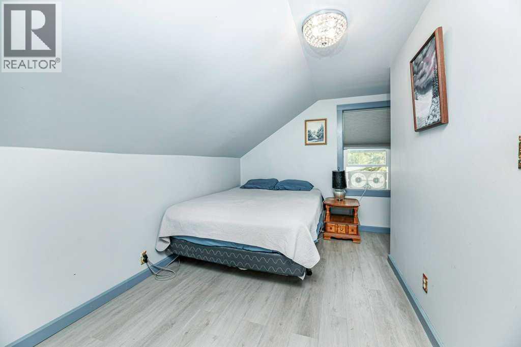 5003 48 Street Property Photo 35