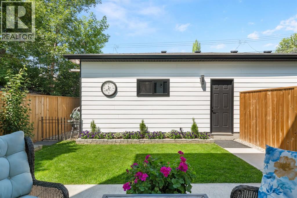 2407 33 Street Sw Property Photo 4