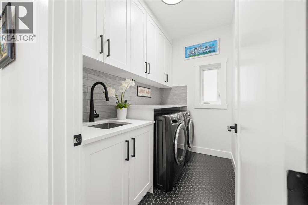 2407 33 Street Sw Property Photo 22