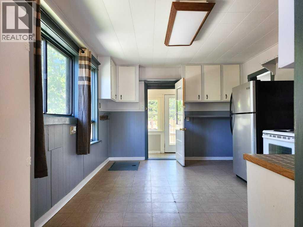 2229 210 Street Property Photo 10
