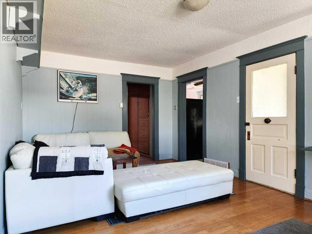 2229 210 Street Property Photo 13