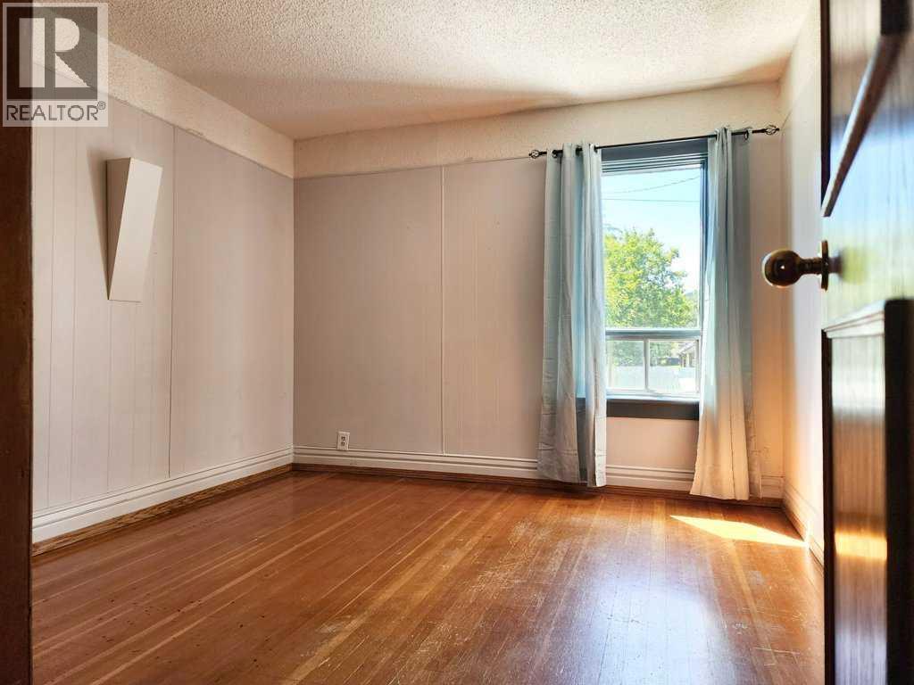 2229 210 Street Property Photo 16