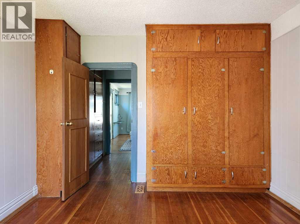 2229 210 Street Property Photo 18