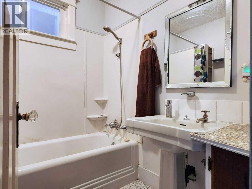 2229 210 Street Property Photo 19