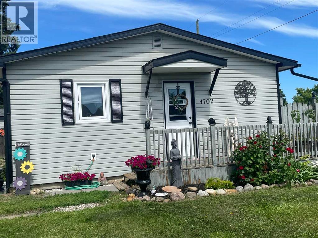 4702 48 Avenue Property Photo 2