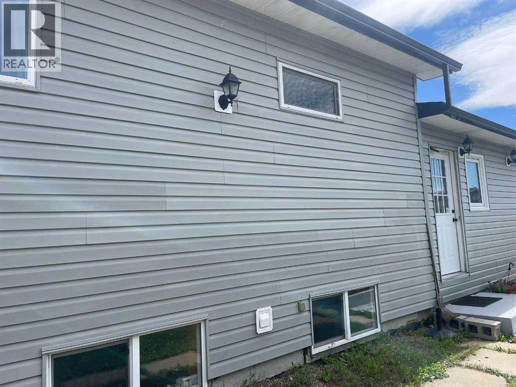 4702 48 Avenue Property Photo 3
