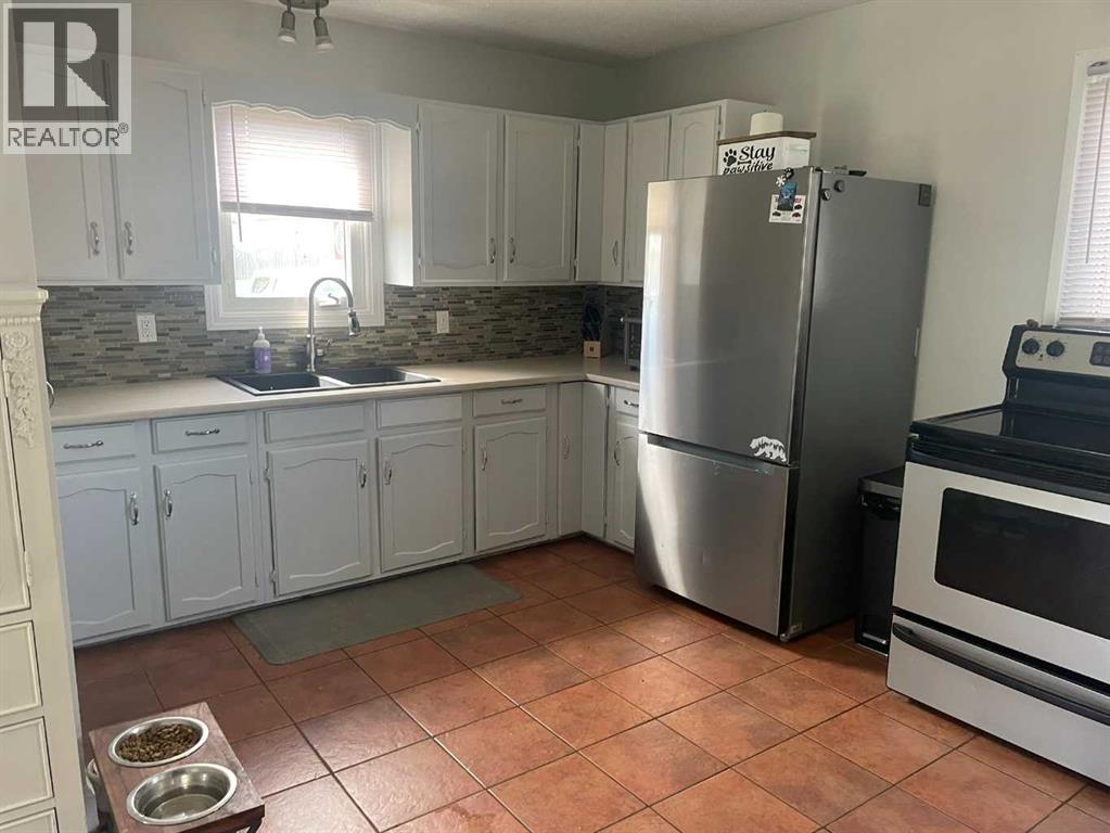 4702 48 Avenue Property Photo 6
