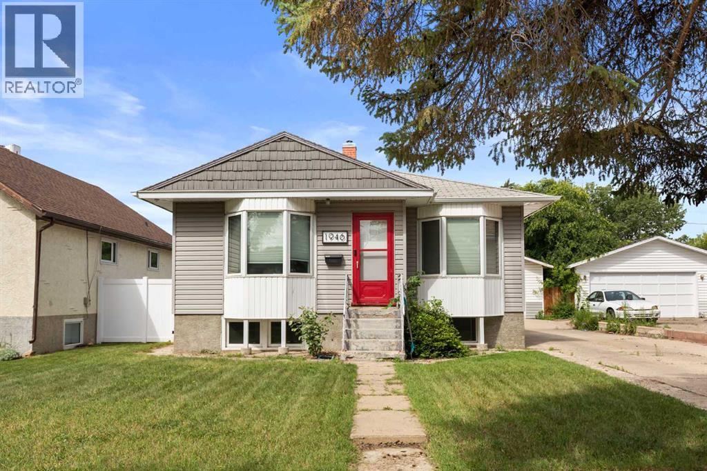 1946 15 Avenue Se Property Photo 1