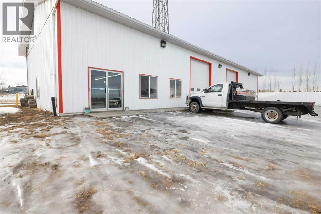 5222 44 Street Property Photo 2
