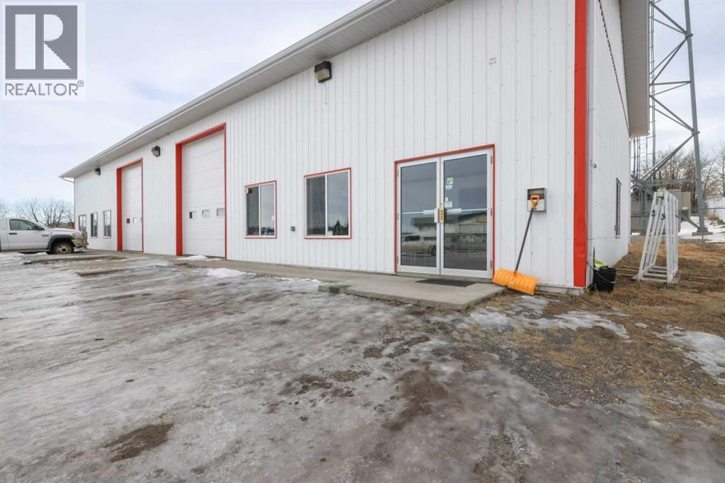 5222 44 Street Property Photo 3