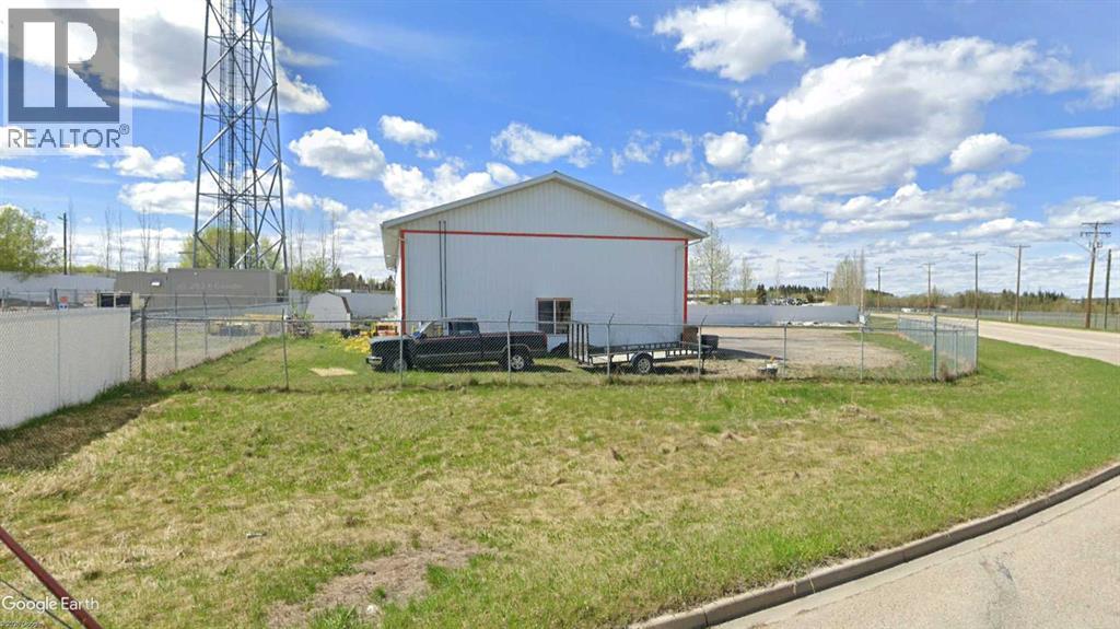 5222 44 Street Property Photo 5