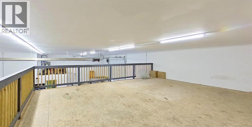 5222 44 Street Property Photo 10